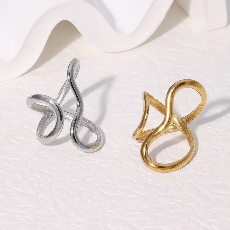 LATS Edelstahl Goldfarbene Ringe für Damen und Herren 2024 Farbecht Beliebte Party Personalisierte Überzogene Charms Schmuck Geschenke