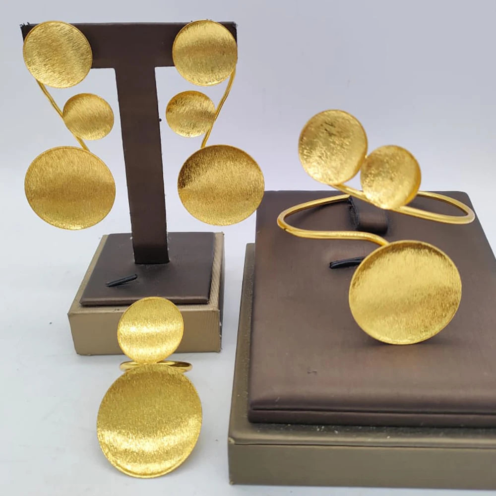 Dubai vergoldete Ohrringe und Ring Schmuckset für Partys, Ohrhänger und Manschettenarmband-Ring-Set für afrikanische Schmuckgeschenke