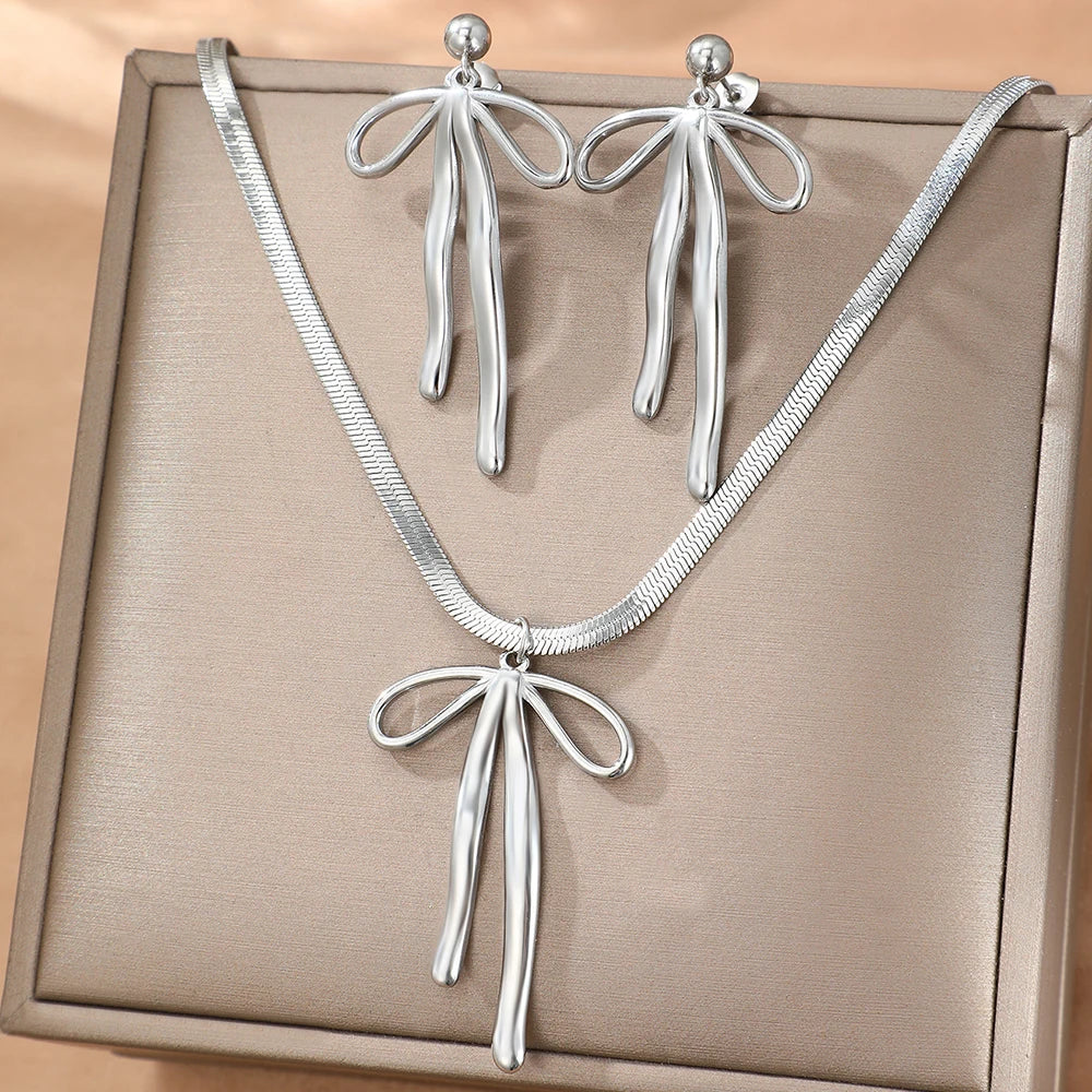 Aomogo Edelstahl-Set Luxus-Mode Schleife Anhänger Schlangenkette Ohrringe Halskette Set für Frauen Schmuck Alltagskombination