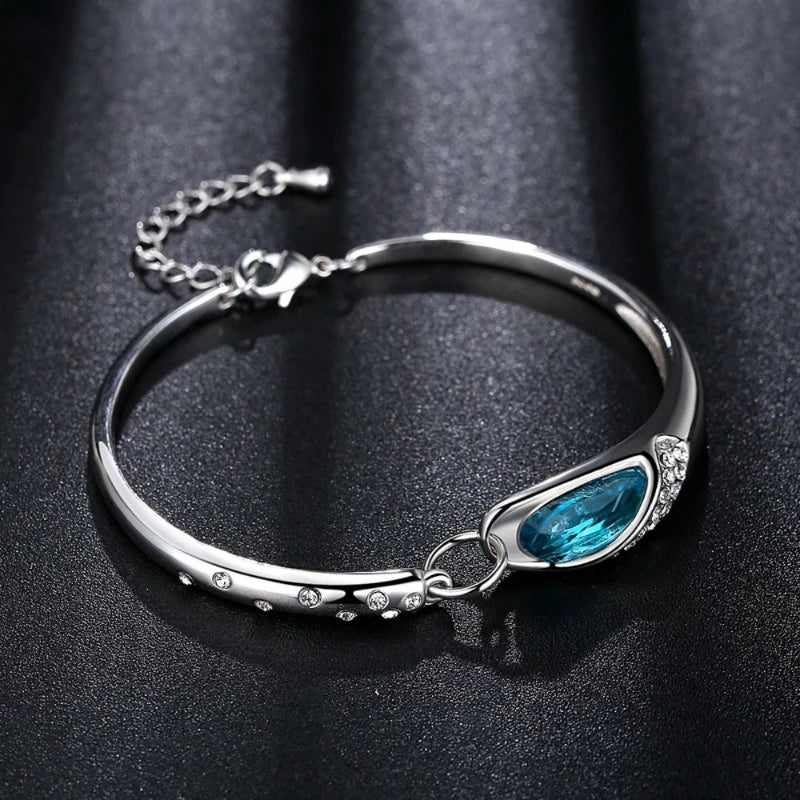 1x Armband mit blauem Edelstein, exquisite und minimalistische Art, leichte verstellbare Kette, Damen-Tagesaccessoire, Armband