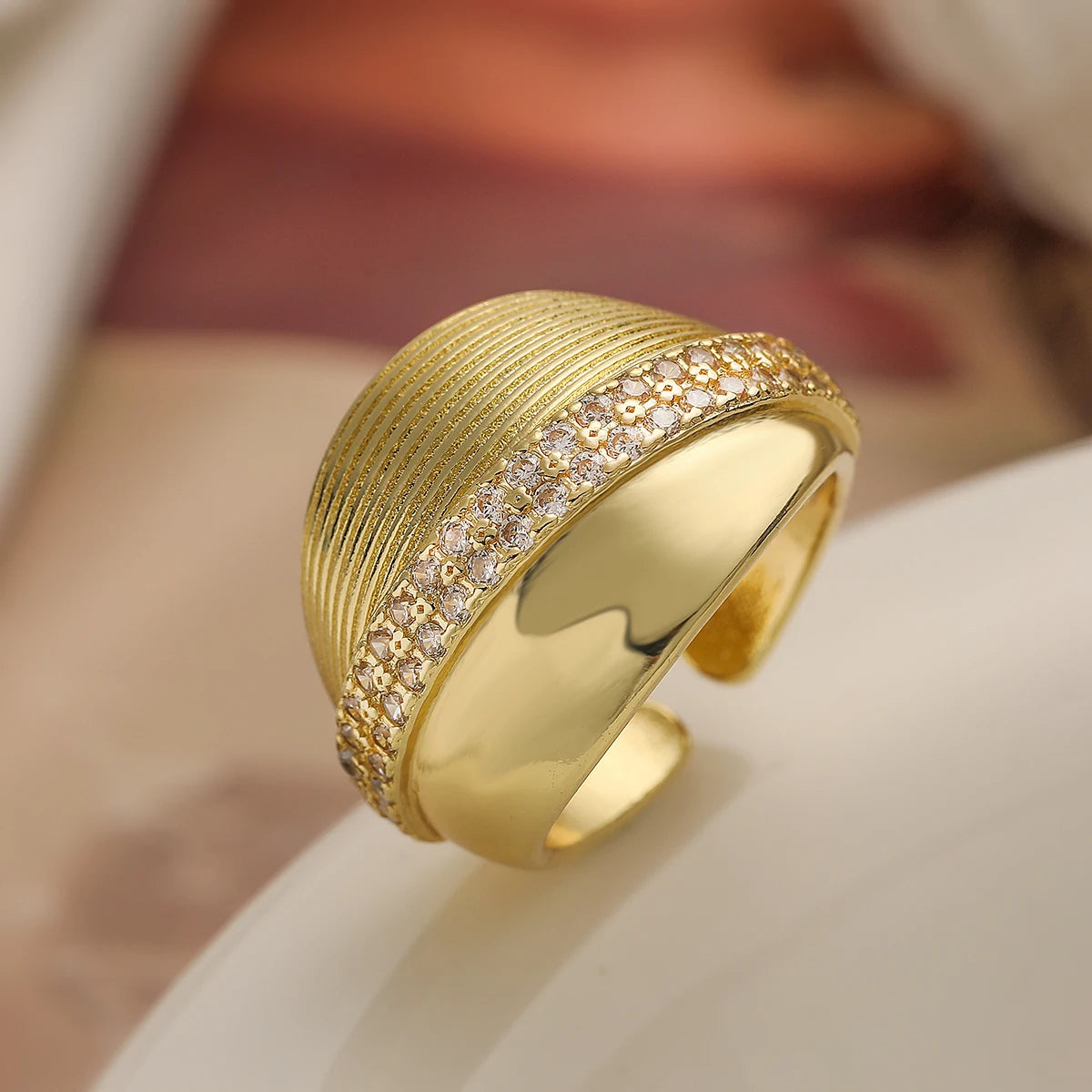NEWBUY Luxus AAA Zirkonia Inlay Kupfer Hochzeitsschmuck Goldfarbe Statement Geometrische Form Offene Designringe Für Frauen