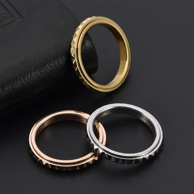 Anillo giratorio de acero inoxidable de 3 mm de grosor con pirámides, banda de boda para mujeres y niñas, talla 5-12