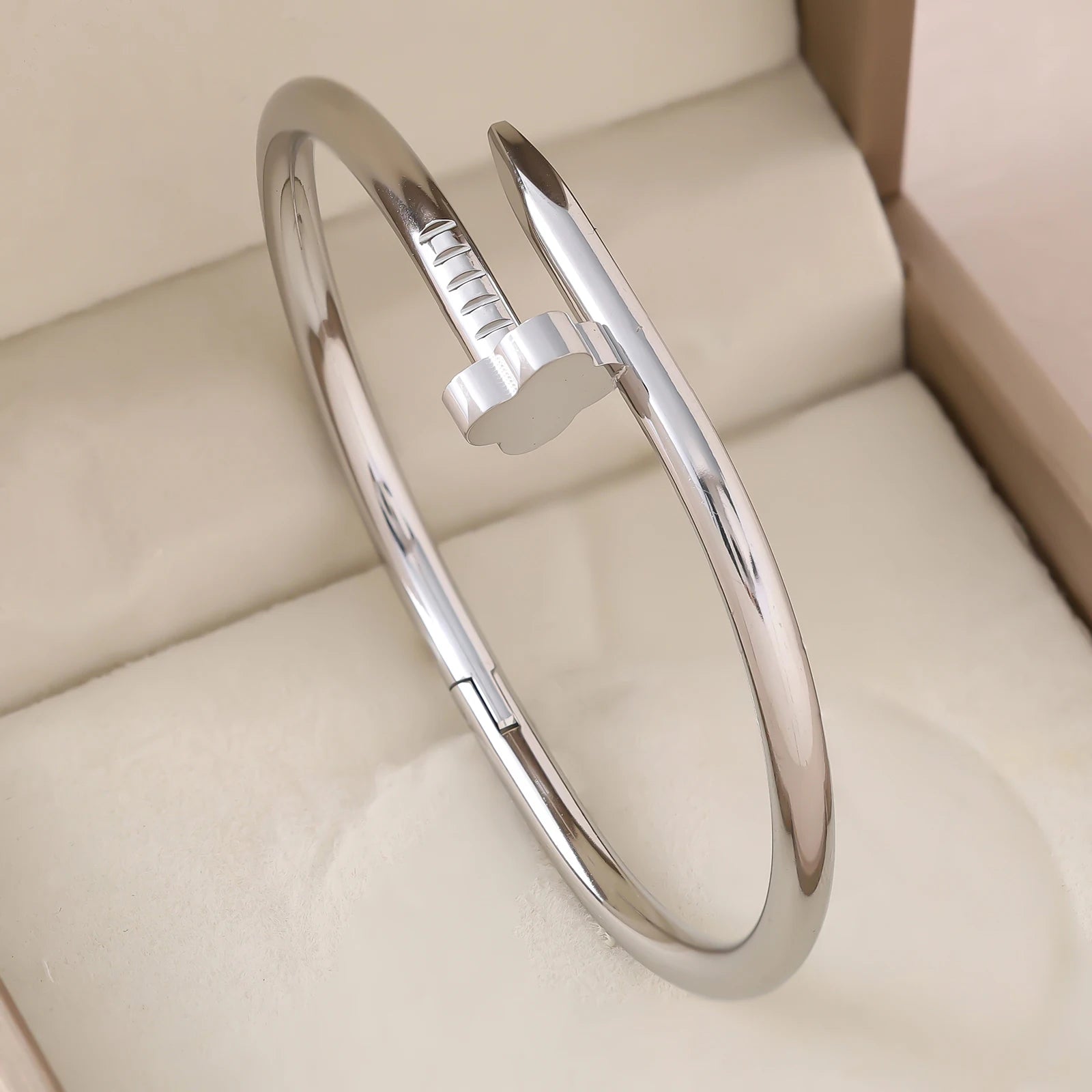 1 Stück 18K vergoldetes stapelbares Edelstahlarmband mit Kette und Kleeblatt-Design, Modischer Stil für Damen, Geeignet für Freizeit