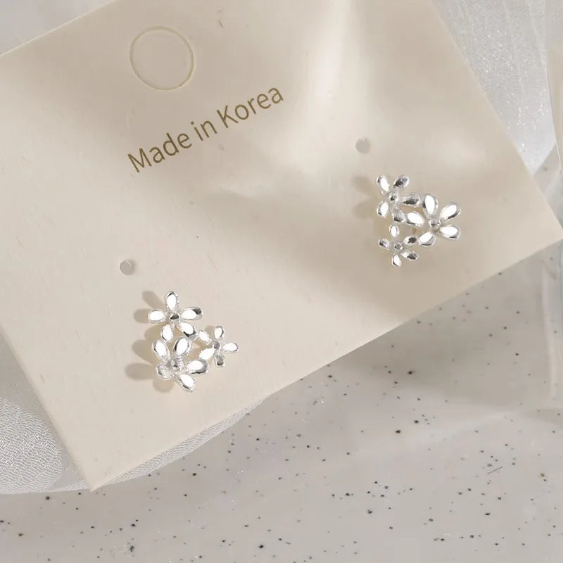 925er Sterlingsilber Drei Blumen Kleine Piercing-Ohrstecker für Damen Elegante Luxuriöse Feine Schmuck Verlobungsaccessoires
