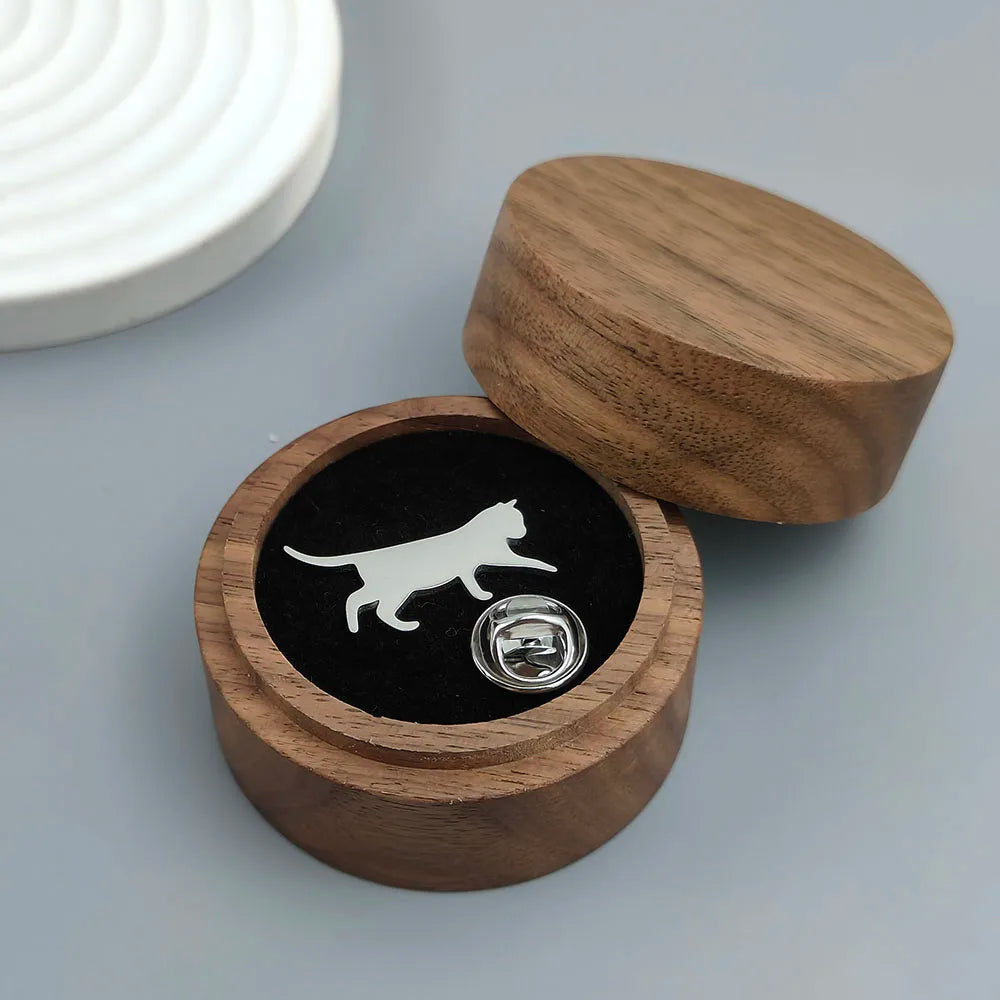 Kreative laufende Katze vergoldete Edelstahlbrosche, wasserdichtes, farbechtes Abzeichen-Set, Anstecknadel für Anzugrevers, zum Tragen auf Hochzeiten und Partys