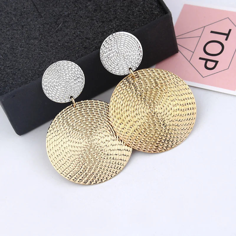 Minimalismus Persönlichkeit Metall Ohrhänger für Frauen Blatt Rund Wassertropfen Schmetterling Twist Metall Ohrringe Geometrie Schmuck