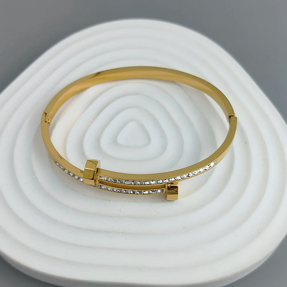 Neues Nagel Zirkon Edelstahl vergoldetes Armband 18K, hochwertiges wasserdichtes Pärchenarmband, Geschenk für die Ehefrau