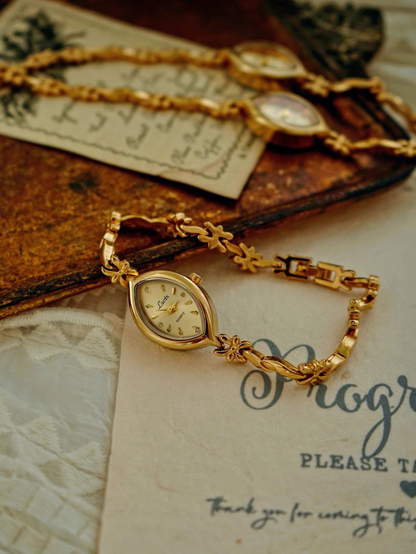 1 Piece of New French Retro Gold Small Dial Women's Watch, Fashionable, Simple, Luxurious, Elegant, Compact and Waterproof Bracelet, Women's Quartz Watch, Suitable for Decorative Wrists for Daily Wear, Dinner and Other Occasi