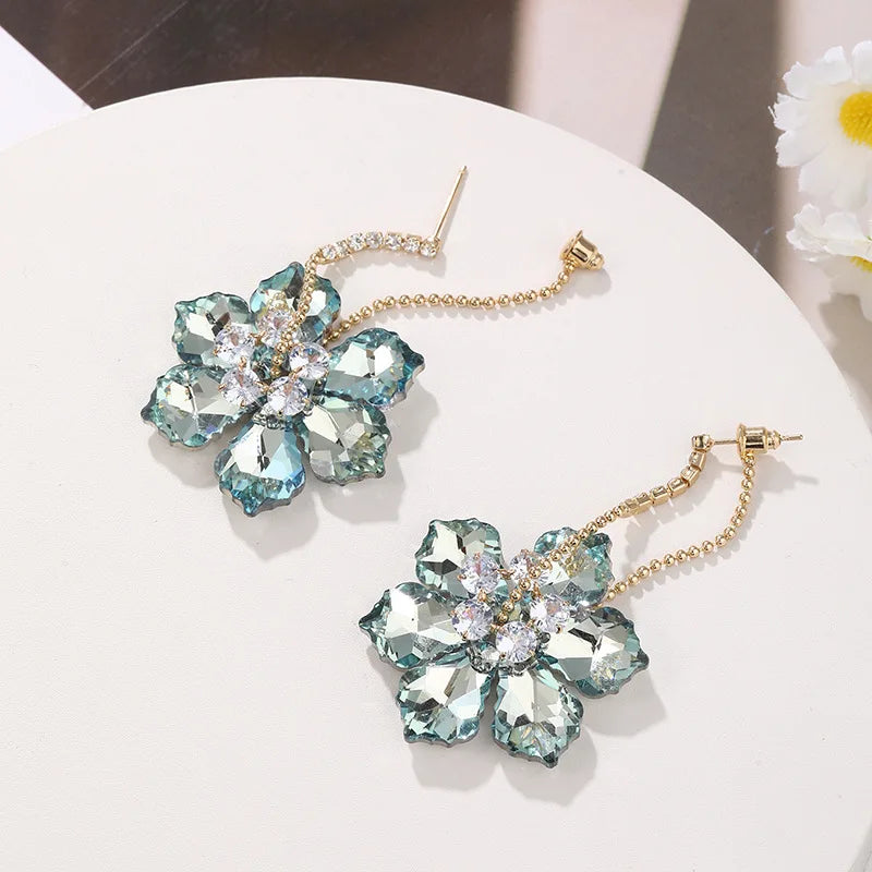 2025 Neue bunte lila Kristallblumen-Hängeohrringe für Damen Trend Korea Mode Luxus Hochzeit Party Bankett Schmuck