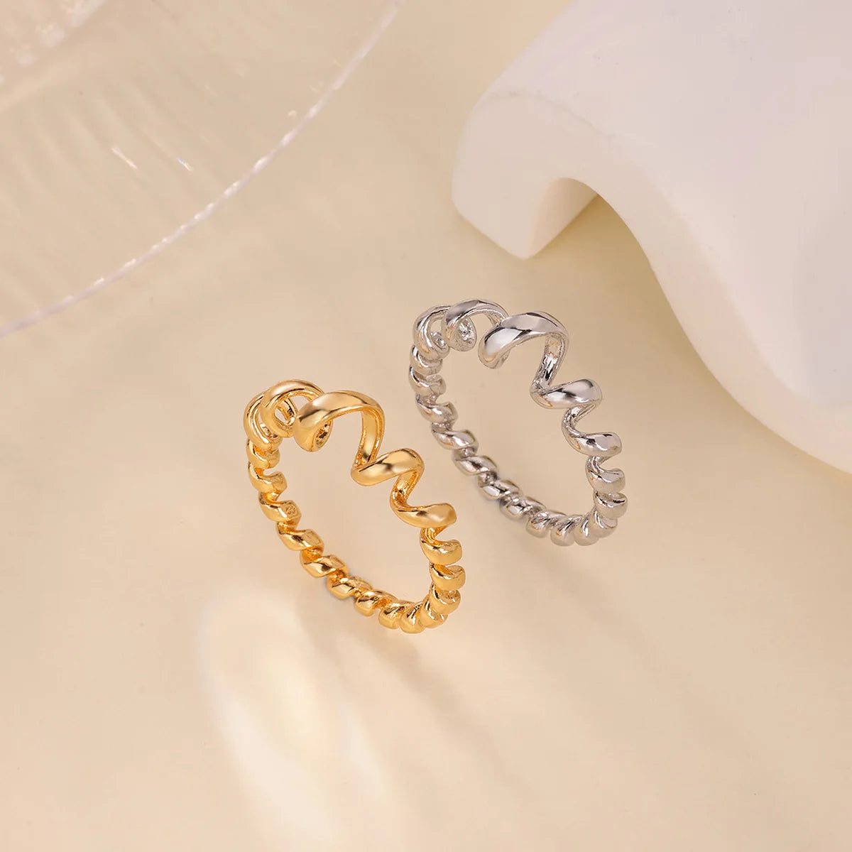 Luxus Zirkon Geometrischer Twist Ring für Damen Edelstahl Goldfarbe Vintage Fingerring 2026 Mode Hochzeit Paar Schmuck