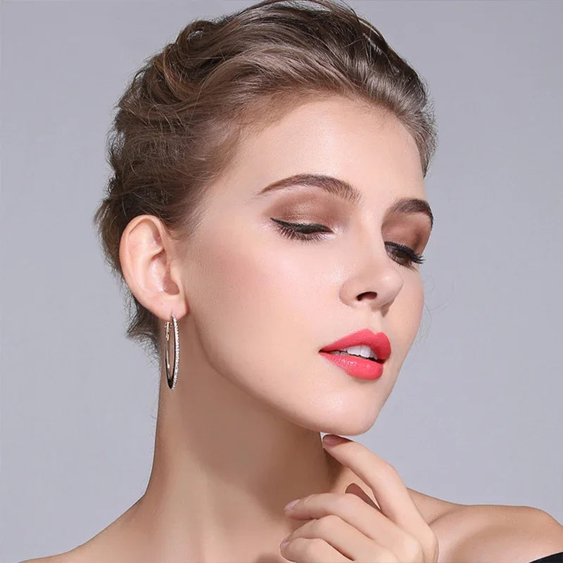 NeeTim Moissanit-Creolen mit voller Farbe für Damen, 925er Sterlingsilber mit Weißgold-Überzug, Ohrstecker, edler Schmuck als Geschenk