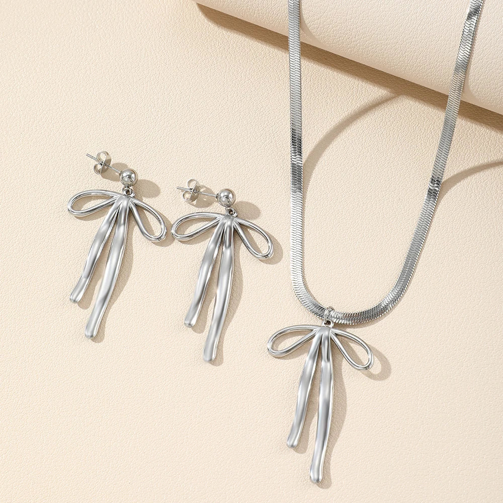 Aomogo Edelstahl-Set Luxus-Mode Schleife Anhänger Schlangenkette Ohrringe Halskette Set für Frauen Schmuck Alltagskombination
