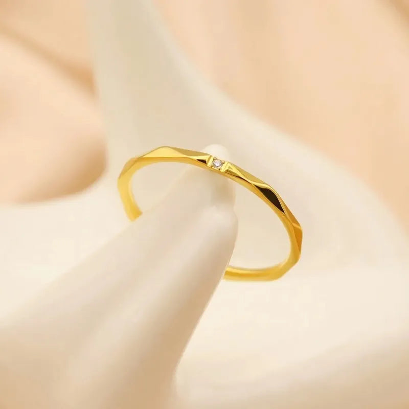 1mm dünner stapelbarer Ring aus Edelstahl, Einzel-CZ, V-facetterter Knöchel-Midi-Ring für Damen und Mädchen, Größe 5–10