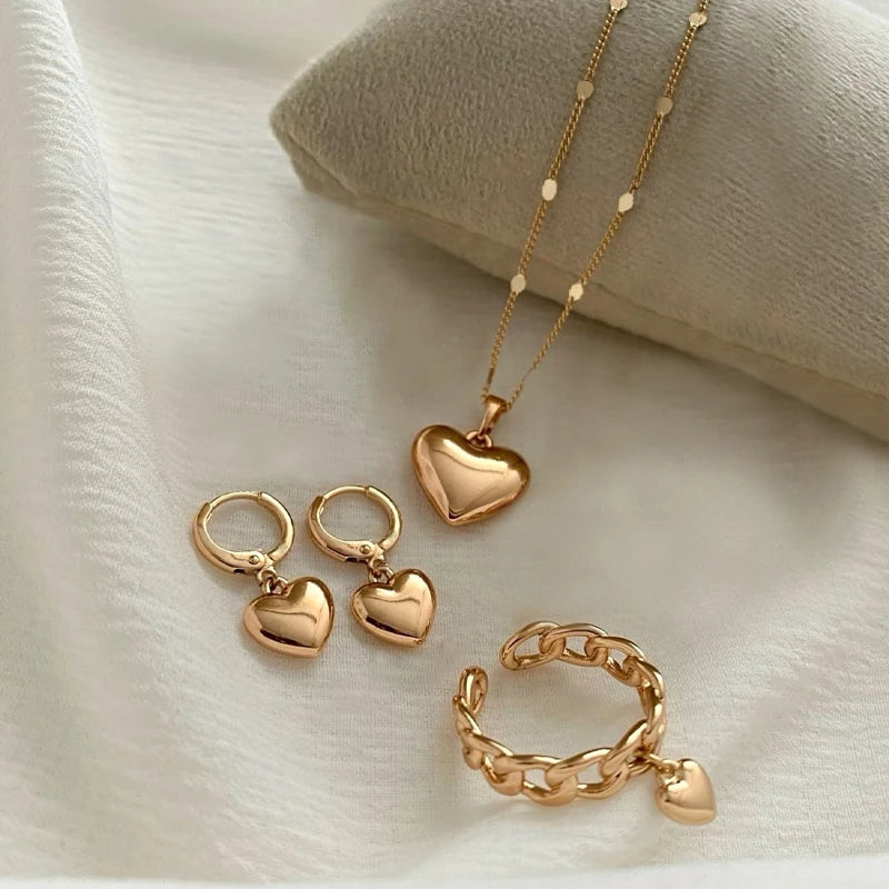 4tlg./Set Vintage Herz-Anhänger-Halskette, Ring und Creolen für Damen, schlichtes, goldfarbenes, glattes Schmuckset, elegantes Partygeschenk