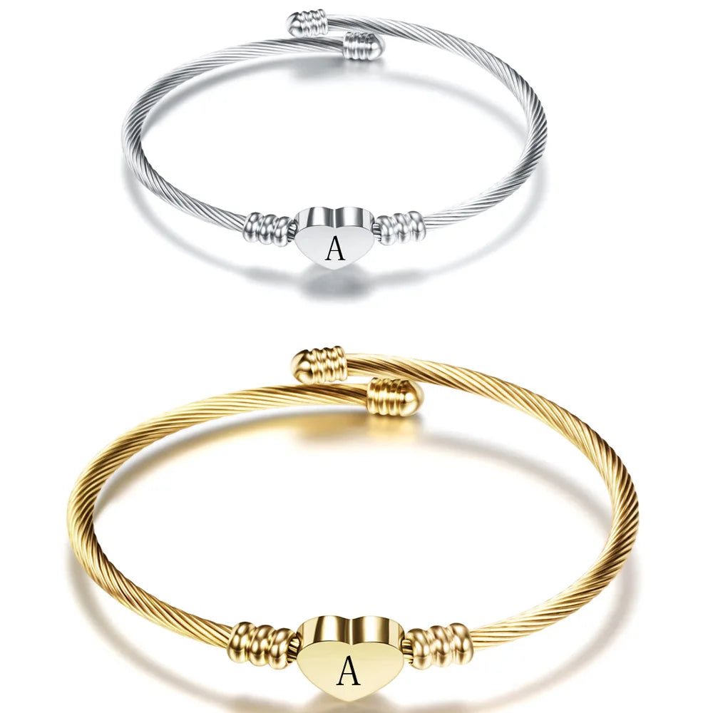 Initialen Edelstahl Manschettenarmband für Frauen 26 Alphabet Herz Charm Armreif Weibliche Mode Geburtstagsparty Schmuck