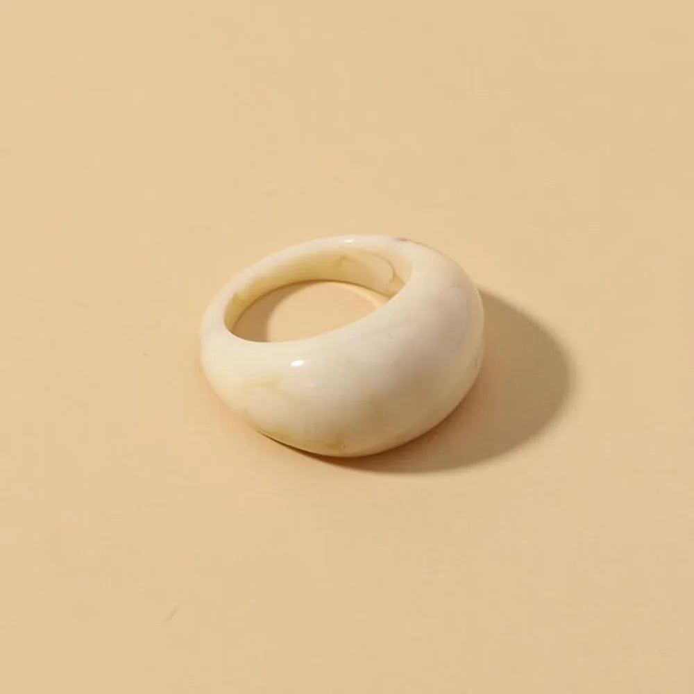 Neue koreanische bunte Acrylringe Vintage runde Ringe für Frauen Große Kpop-Fingerringe für Mädchen Punk-Harzringe Modeschmuck