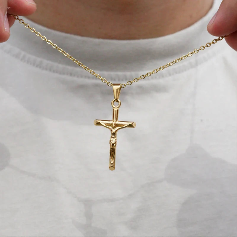 Clásico collar con cruz de Jesús, chapado en oro de 18 quilates, de acero inoxidable, joyería religiosa pulida y duradera para hombres, mujeres y cristianos