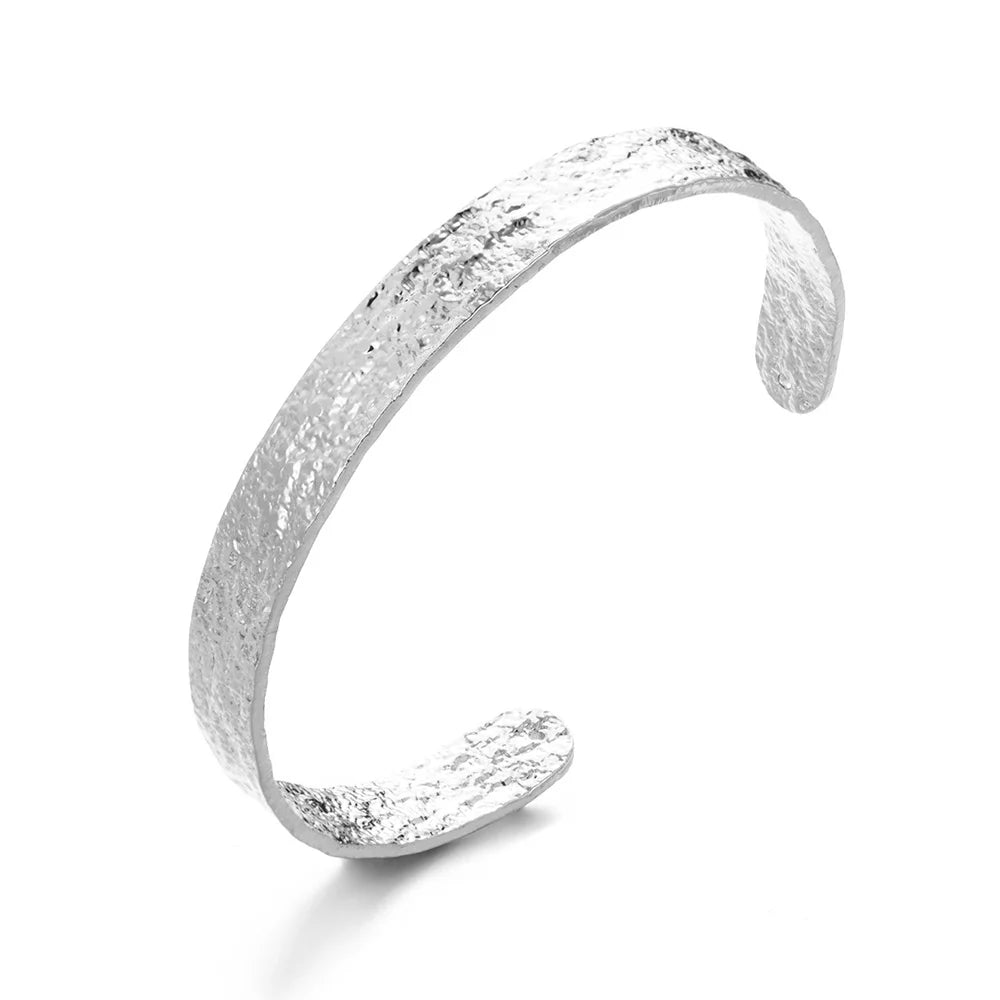 Exquisites klassisches Armband mit Wellenmuster für Damen, Manschettenarmband, goldfarben, Edelstahl, Handschmuck-Geschenk