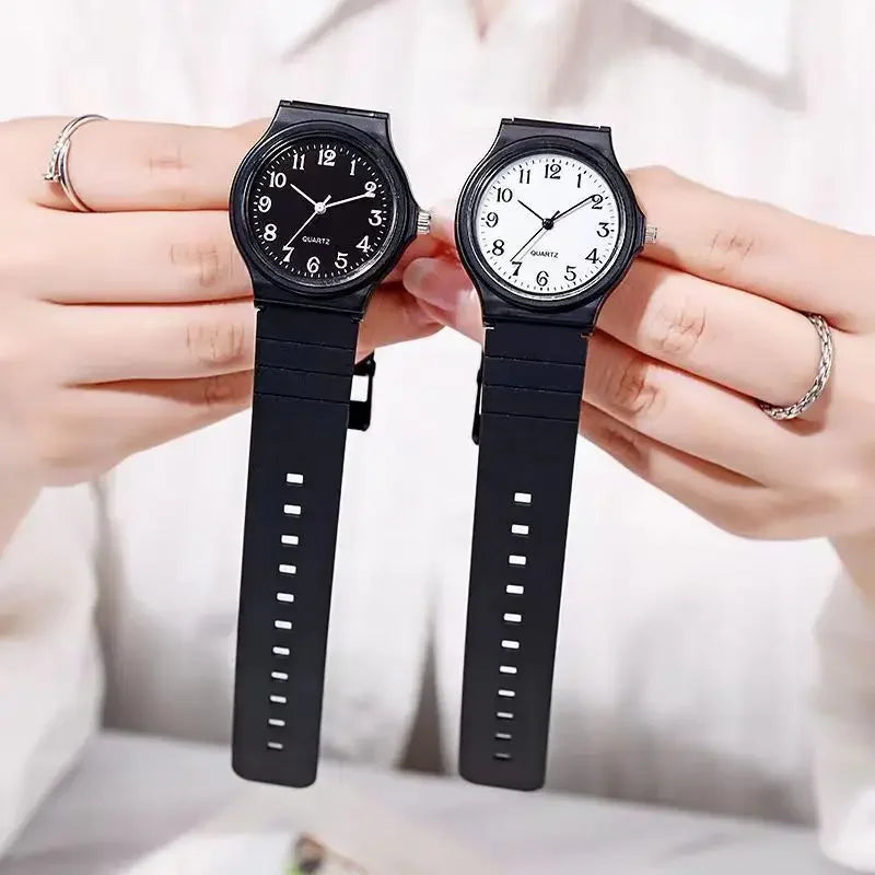 Armbanduhr Silikonband Einfache Damenuhr Studenten Damen Quarzuhr Wasserdichtes rundes kleines Zifferblatt für Frauen