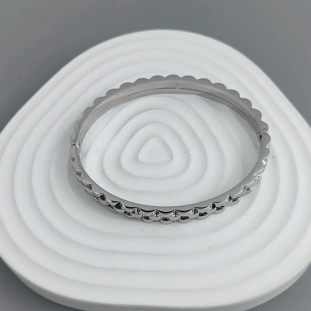 Neues Zahnrad-förmiges Edelstahlarmband, 18K vergoldet, hochwertiges wasserdichtes Partnerarmband, Geschenk für Ehefrau