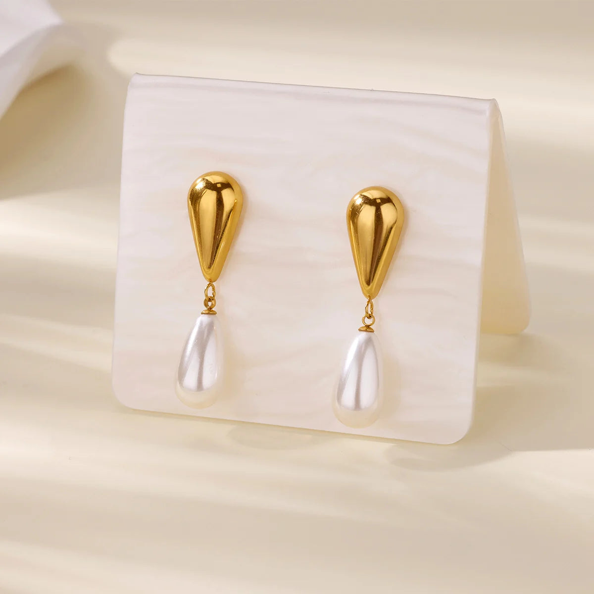 Elegante Imitationsperlen-Ohrringe für Damen Edelstahl Herz Schmetterling Muschel Tropfenohrringe Luxuriöser Ästhetischer Schmuck als Geschenk