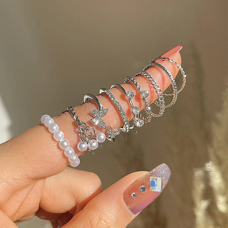 Bohemian Schmetterling Perlenringe Set für Damen Glänzende Perle Gothic Vintage Plattiert Retro Strass Einfacher Fingerschmuck Geschenk
