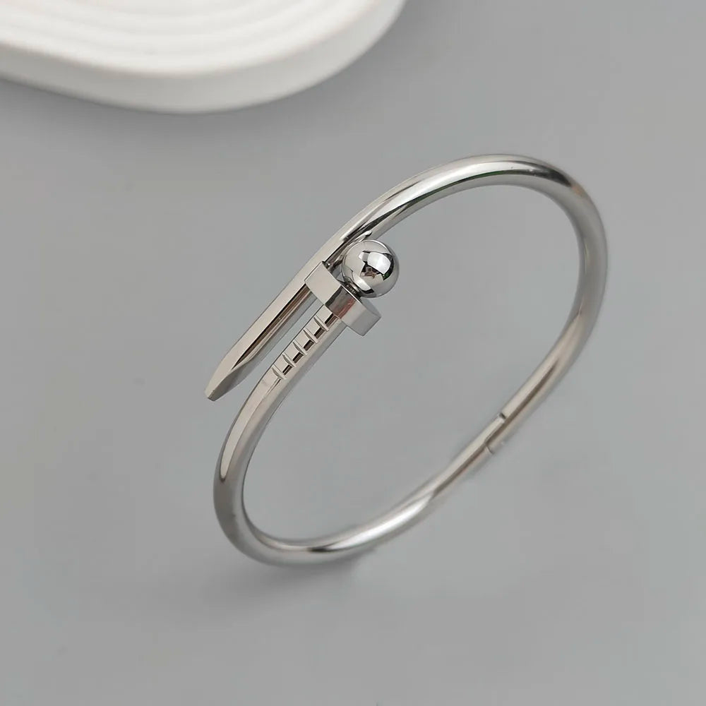 Bezauberndes vierblättriges Kleeblatt-Kugelarmband für Damen aus Edelstahl, wasserdichtes und rostfreies Armband, das von Paaren getragen wird