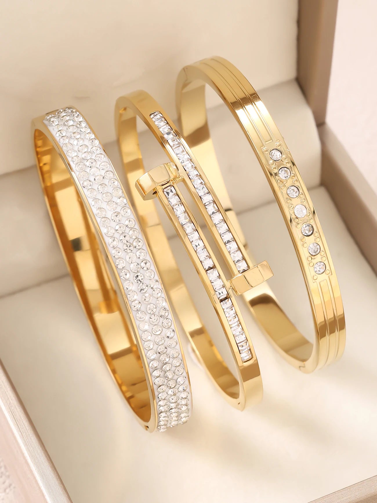 1 Stück 18K vergoldetes stapelbares Edelstahlarmband mit Kette und Kleeblatt-Design, Modischer Stil für Damen, Geeignet für Freizeit