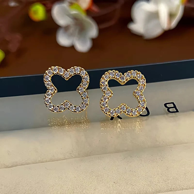 Neue Mode Blatt Hohle Zirkonia Ohrstecker für Frauen Elegante Nischen Triple Blumen Ohrringe Party Schmuck Geschenk