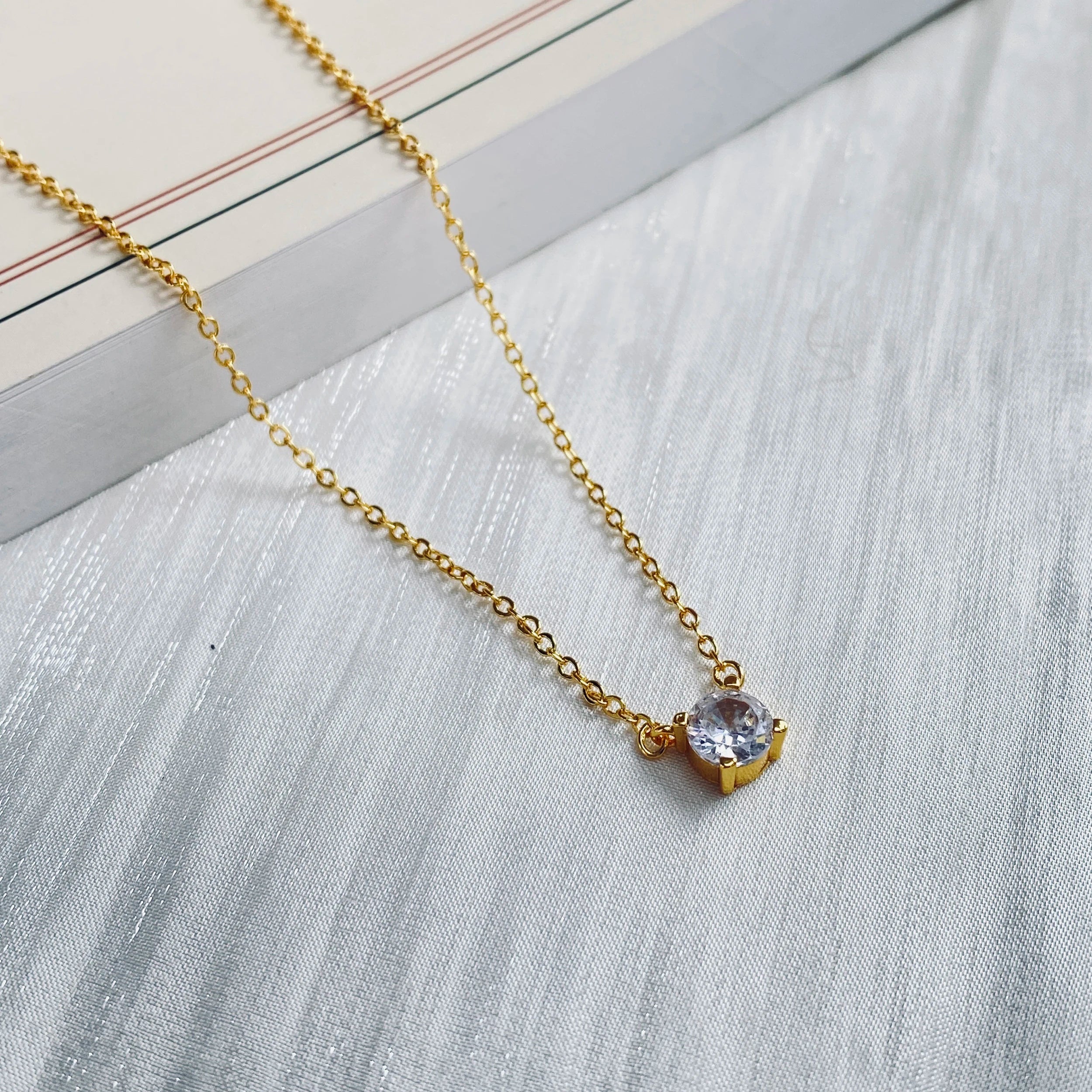 VENTFILLE Plata de Ley 925 Francesa Simple Cristal Colgante Cadena de Clavícula Collar Mujer Lujo Ligero Fiesta Joyería de Oro de 14k