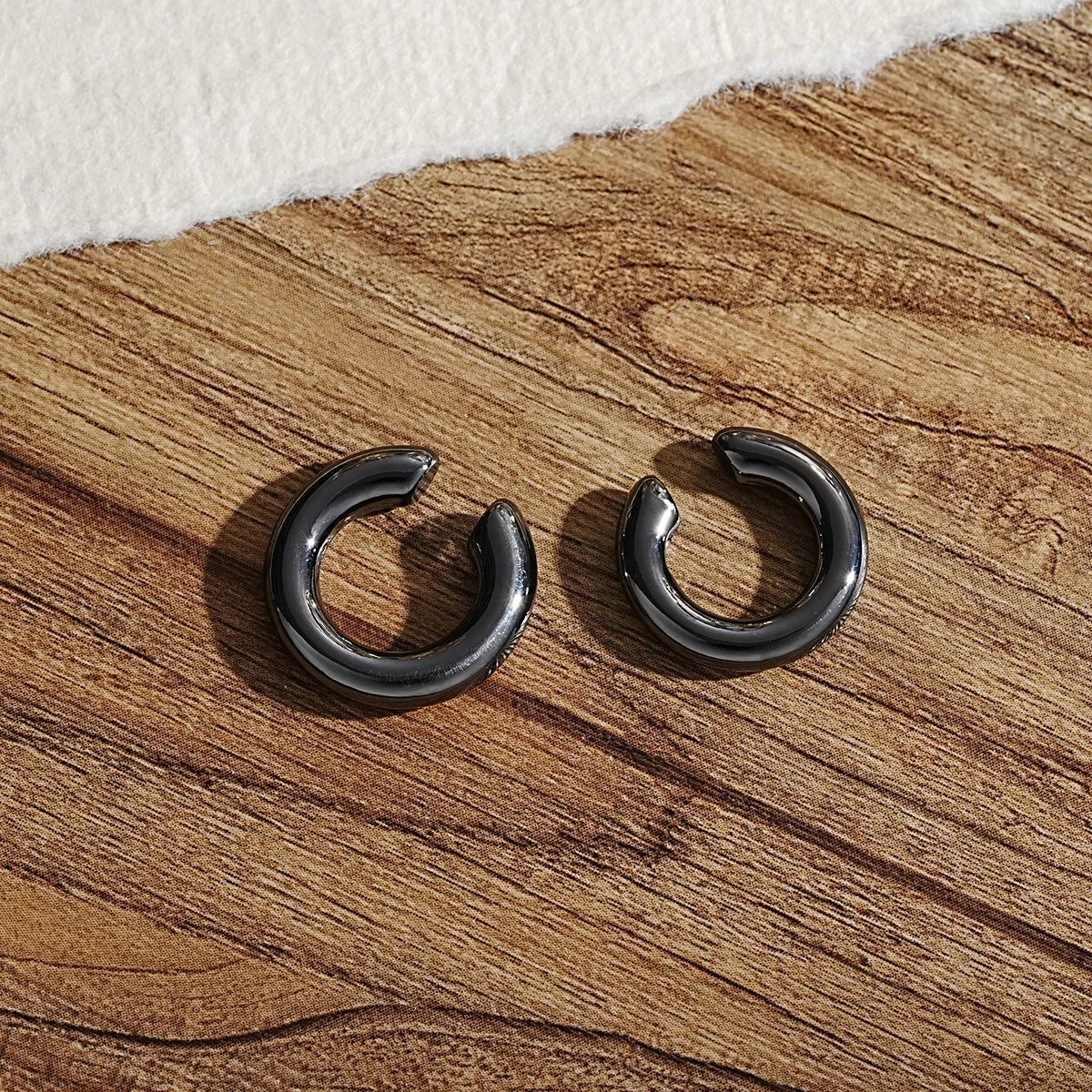 Pendientes de aro con clip en forma de C de círculo liso a la moda para mujer, ligeros, sin perforación, pendientes para cartílago, uso diario, regalos de joyería 2025