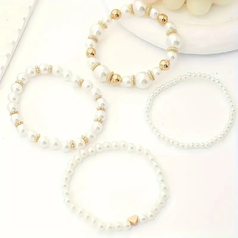 Neues 4-teiliges Set Imitationsperlen-Armbänder-Set für Damen Mode Goldfarbenes Herz Große Perlen-Armbänder Trendy Schmuckgeschenke
