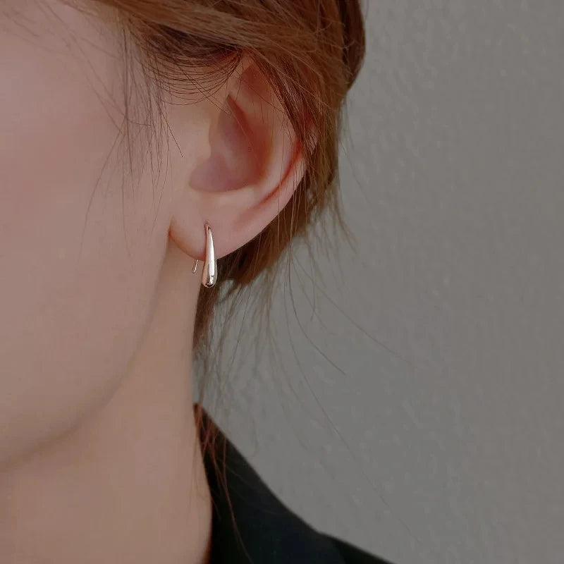 Versilberte Wassertropfenförmige Ohrringe für Damen  Schlichtes Temperament Ins Retro Schmuck Party Geburtstagsgeschenke