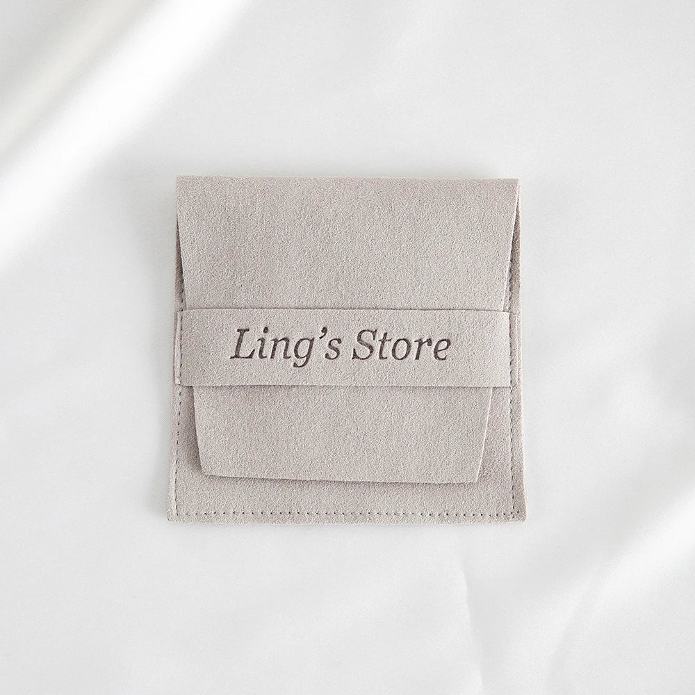 50/100 Stück schicke individuelle Logo Schmuck Microfaser Streifen Tasche Rose Beige Rosa Umschlag Samt Ring Ohrring Anhänger Halskette Ohrstecker Beutel