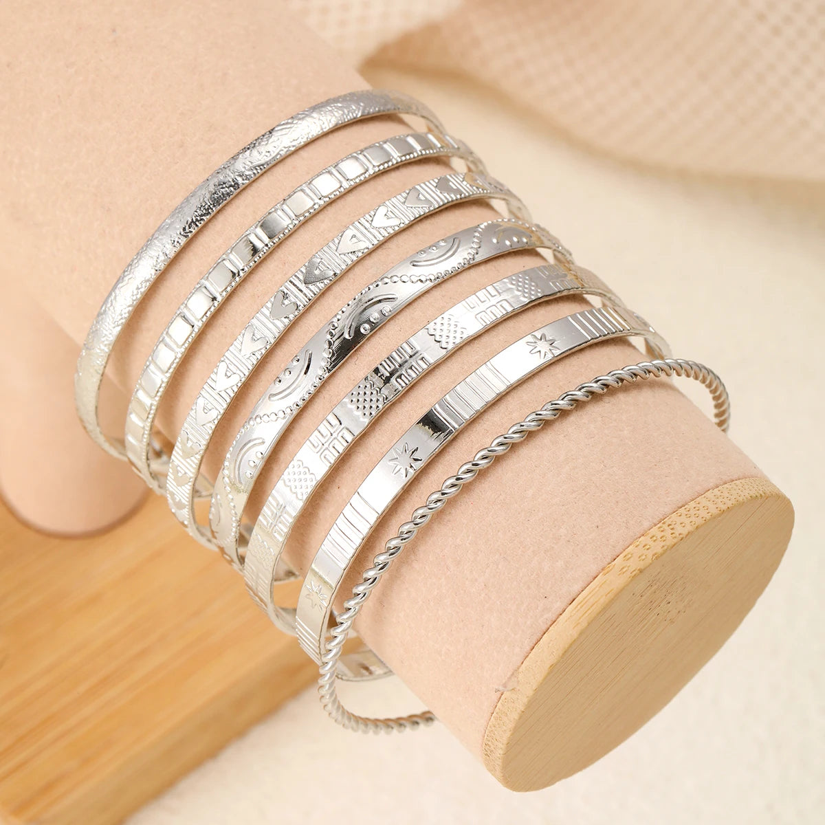 7tlg./Set Vintage Elegantes Rauten-Herz-Twist-Design Armreif Goldfarbene Glatte Armbänder Set für Damen Charm Schmuck Geschenk