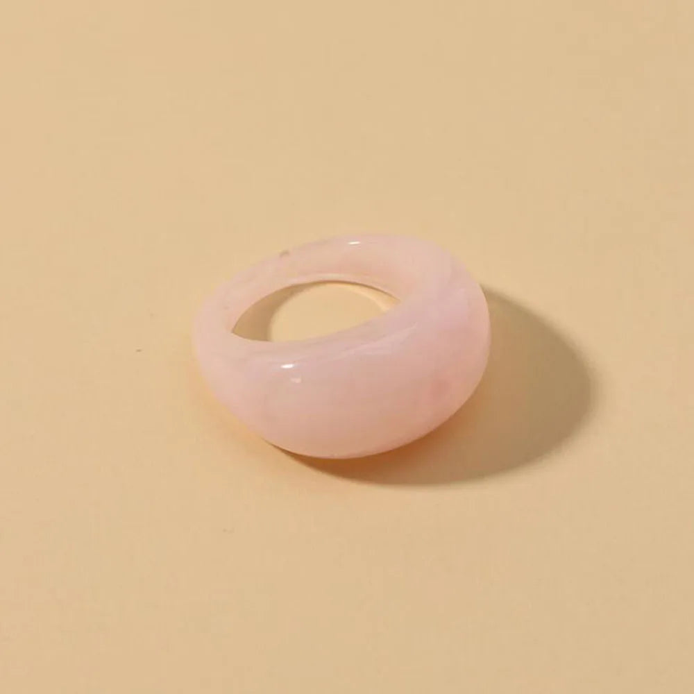 Neue koreanische bunte Acrylringe Vintage runde Ringe für Frauen Große Kpop-Fingerringe für Mädchen Punk-Harzringe Modeschmuck