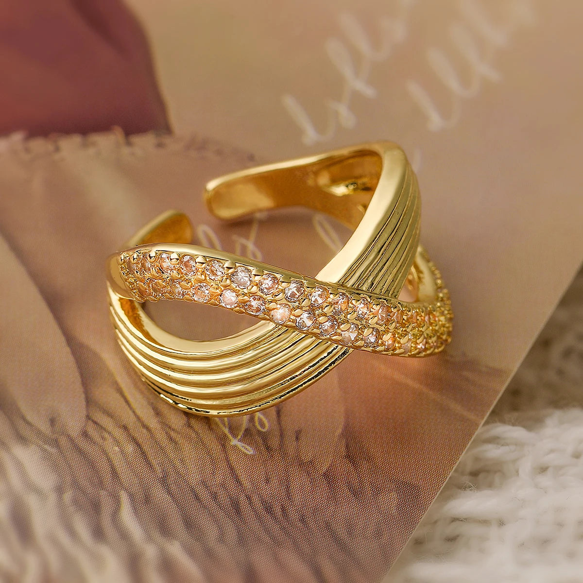 NEWBUY Luxus AAA Zirkonia Pave-Fassung Kupfer Schmuck Trendige Goldfarbe Trauringe für Frauen