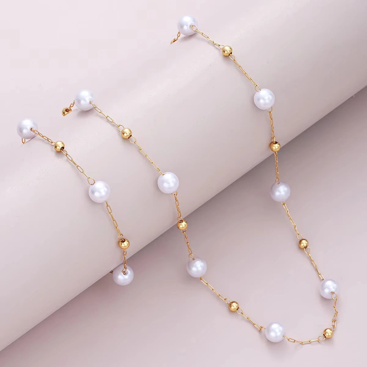 2 Stück Exquisites Goldfarbenes Böhmisches Schmuckset für Frauen Mode Perlenkreuz Anhänger Halskette Armband Set Lässige Schmuckgeschenke