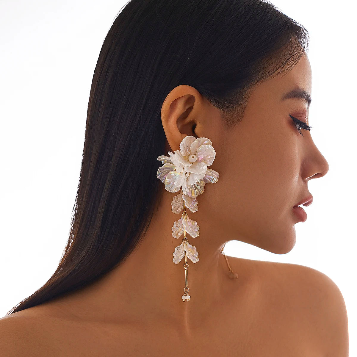 Ingemark Creative Punk Drehmomente Kette Halskette Frauen Hochzeit Braut Elegant Weiß Blume Hängende Ohrringe Hochzeit Brautschmuck Set