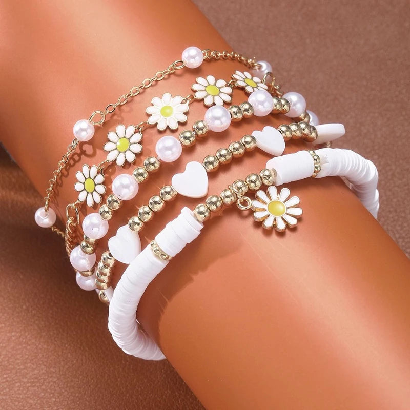 Neues 10-teiliges Vintage-Böhmisches Armband-Set für Damen mit Gänseblümchen-Anhänger, Perlen, Stern, Herz und Perlenarmreifen, Trendiger Schmuck 2024, Geschenk