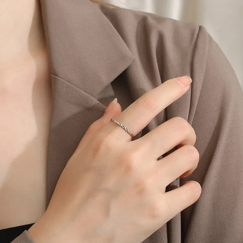1mm Dünner stapelbarer Ring aus Edelstahl, facettierter Fingerknöchel-Midirring für Damen und Mädchen, Größe 3-10