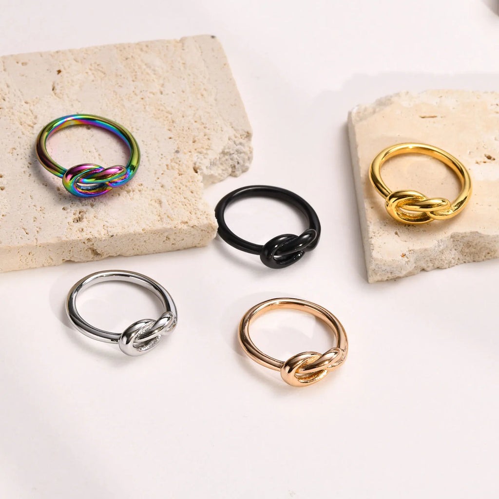 Liebesknoten-Ring für Damen, Edelstahl vergoldet, zierlicher Stapelring, winziger Tie-the-Knot-Statement-Schmuck
