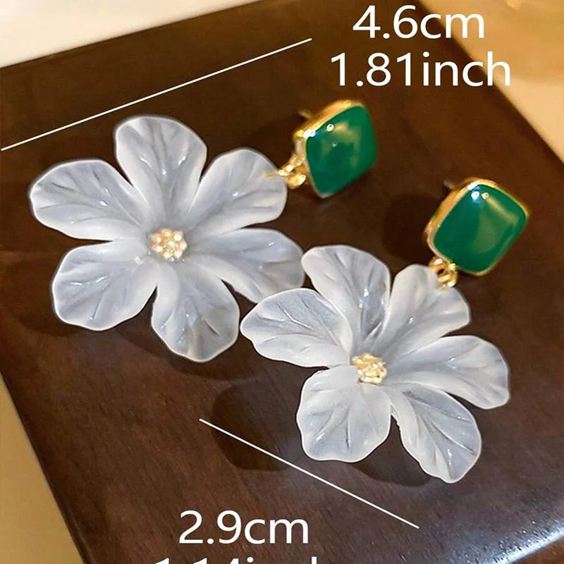 Obega White Flower Charm Square Metall Grüne Epoxy Tropfen Ohrringe Für Frauen Böhmische Romantische Kamelienblumen Hängeohrringe Luxus