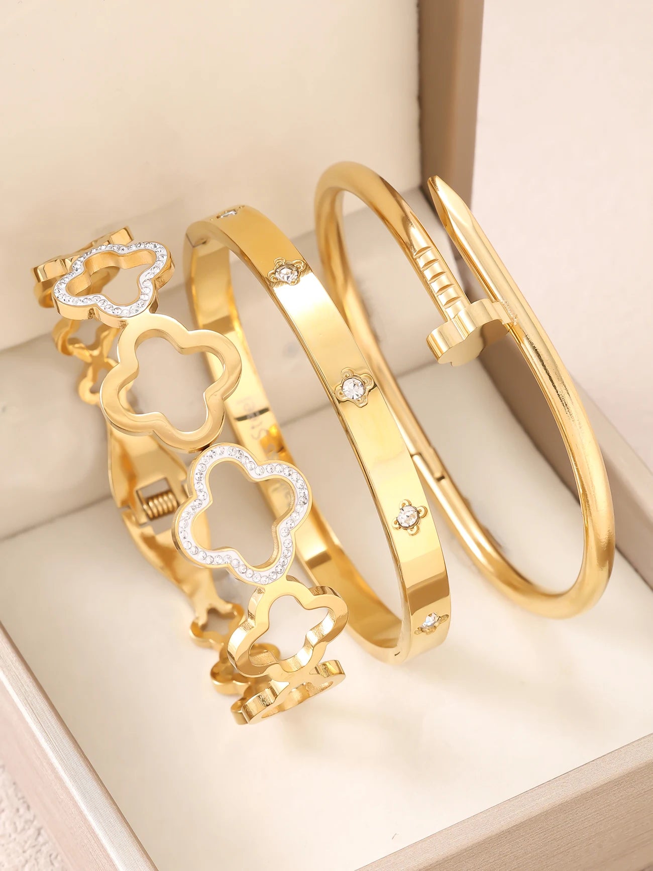 1 Stück 18K vergoldetes Edelstahl Armband, stapelbar, mit Kette und Kleeblatt-Design, modisches Accessoire für Damen, lässige Kleidung