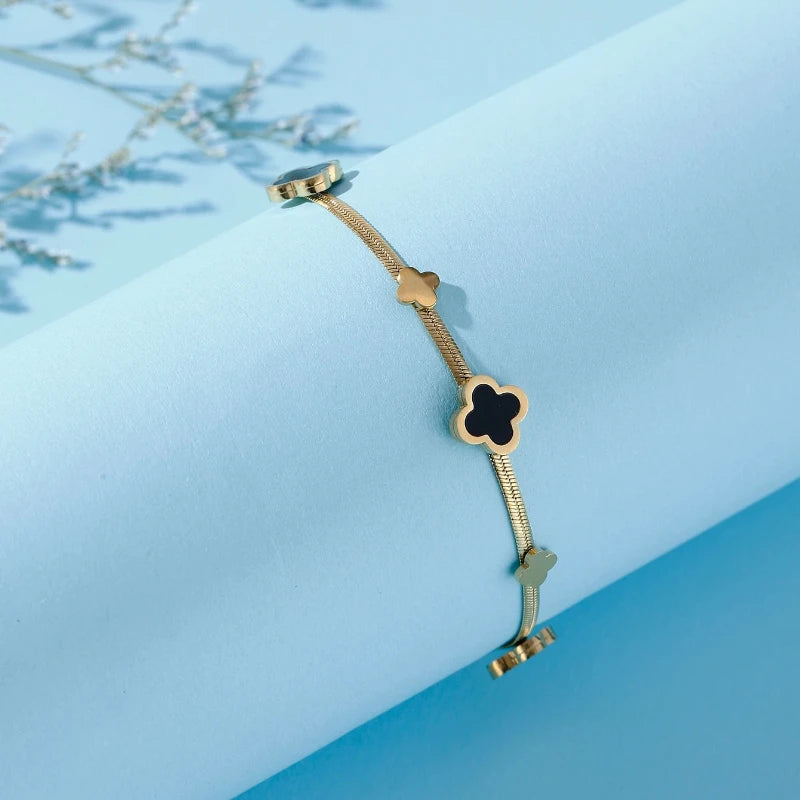 Europa und die Vereinigten Staaten Trend Fashion Einfaches Blatt Armband Damen Schwarzes Kleeblatt Armband Vielseitiger Schmuck