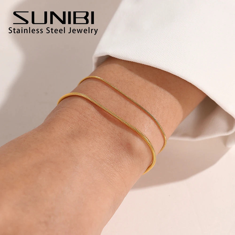 Modische Edelstahl-Schlangenketten-Armbänder für Damen Goldfarbene Armbänder Charm Sommer 2022 Schmucktrends Großhandel