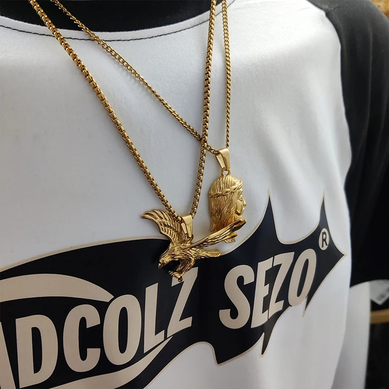 Colgante de águila de acero inoxidable bañado en oro de 18 quilates, llamativo, imprescindible para los amantes del hip hop, adecuado para discotecas y atuendos casuales.