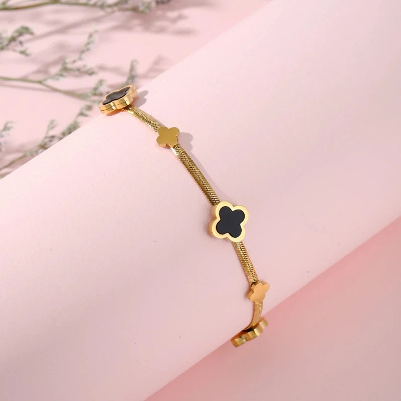 Europa und die Vereinigten Staaten Trend Fashion Einfaches Blatt Armband Damen Schwarzes Kleeblatt Armband Vielseitiger Schmuck