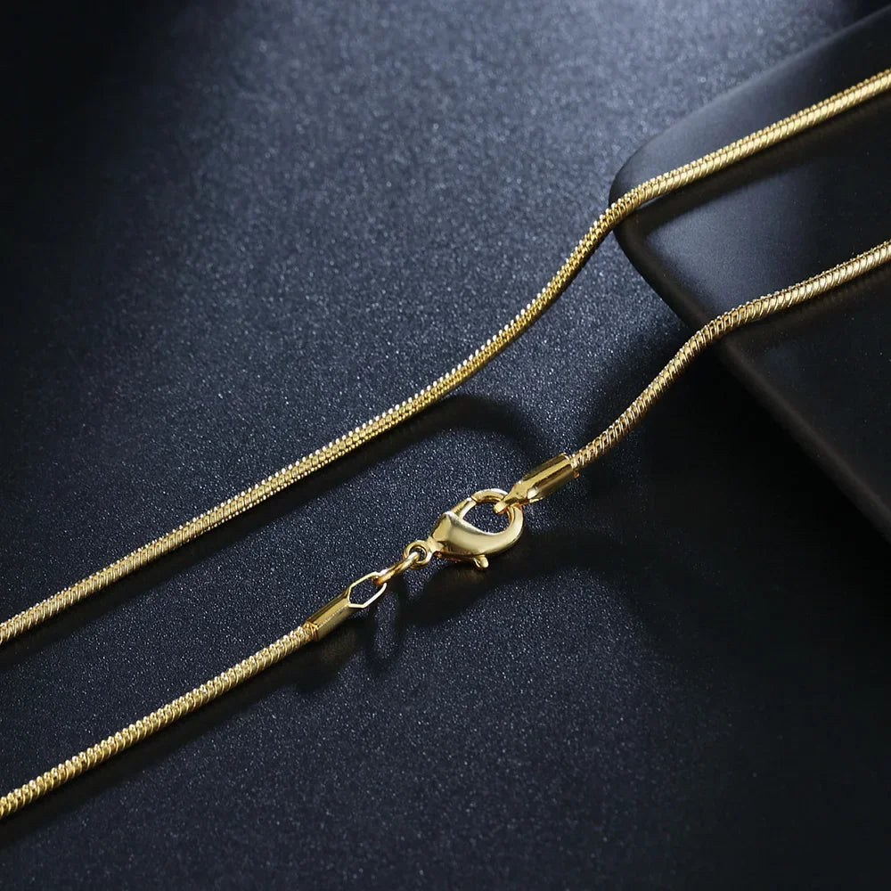 ALIZERO Collares de Cadena de Serpiente de Oro de 18K y 2mm 16/18/20/22/24/26/28/30 Pulgadas Joyería Fina de Moda para Mujer y Hombre Regalos