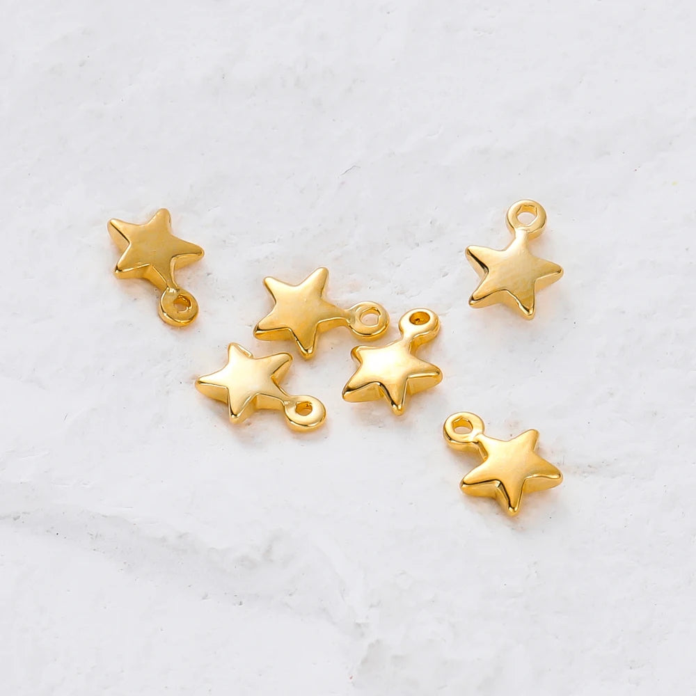 20 unidades/lote de dijes pequeños de estrella de latón chapado en oro de 14K y 18K de 5x7MM con orificio de 1.0MM de alta calidad para accesorios de joyería DIY